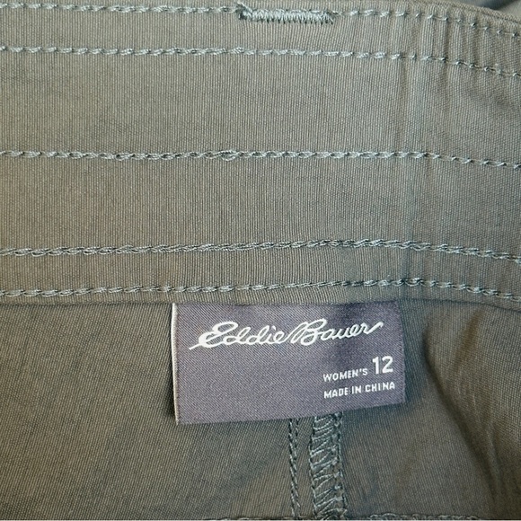Eddie Bauer Women’s Summer Trail Cargo Shorts Olive Green Size 12 - Picture 3 of 8